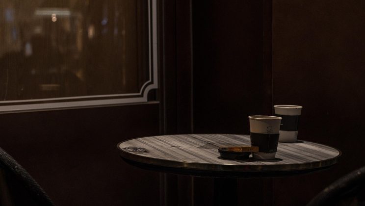De toekomst van donkere tinten in huis: van vloer tot plafond