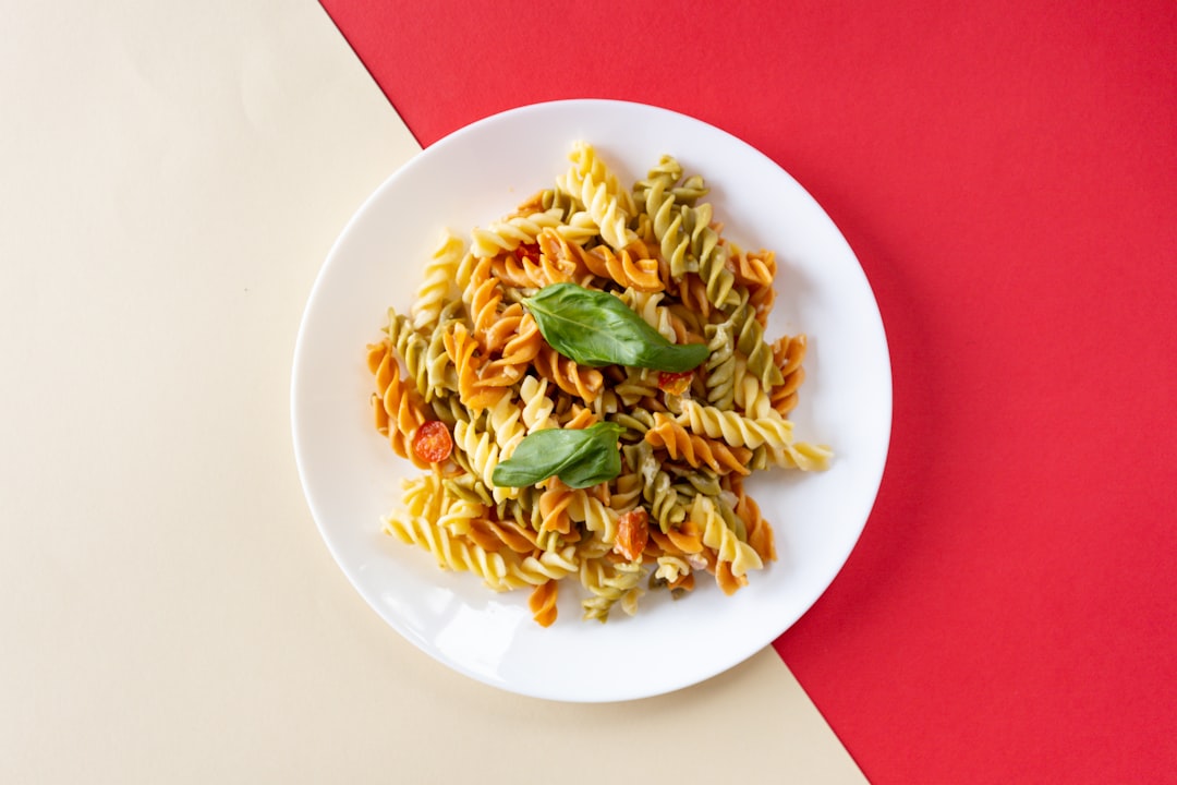 Frisse zomerse pasta met kleurrijke groenten. Frisse zomerse pasta met kleurrijke groenten.